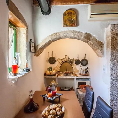 Souri Country house *